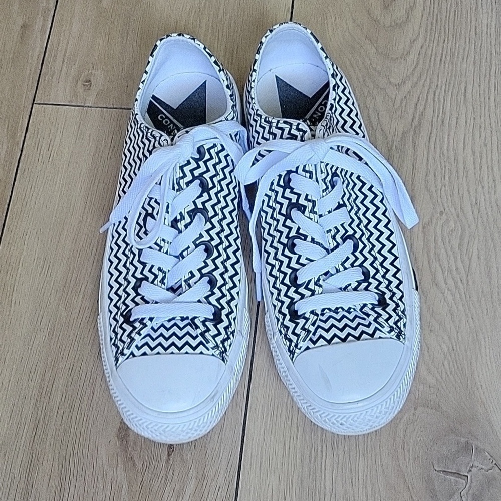 Converse Chuck Taylor All Star Mission-V Leather White Sneakers Women's 6.5